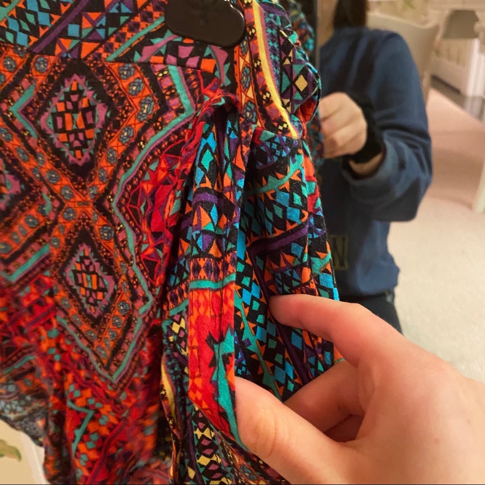 LF multicolor patterned flowy skort ๐ - Picture 6 of 11
